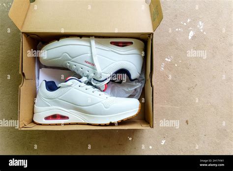 Skechers company logo hi-res stock photography and images - Alamy