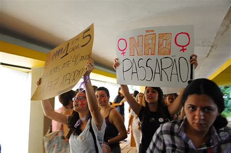 Dia Internacional da Mulher Mulheres unidas pelo fim da violência na