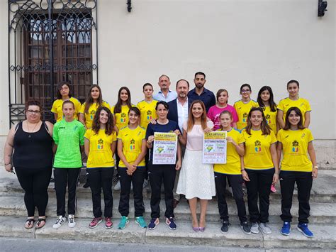 Recepción a las jugadoras del CFF Uryula, previa a la cita del