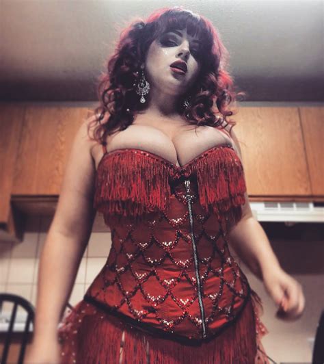 Dress Wasn T Made To Contain Those Porn Pic