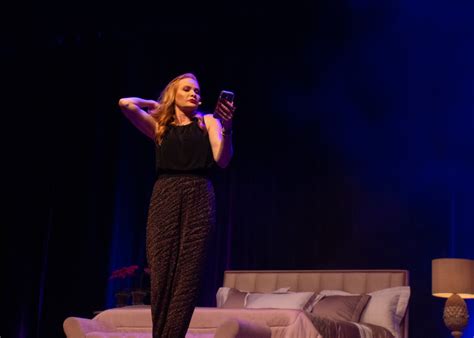 Sex Loga Fen Meno Da Internet C Tia Damasceno Apresenta A Dia O Que Pode Dar Errado Na Cama