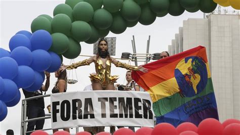 El Desfile Del Orgullo Gay De Sao Paulo Tiene Comparsa Contra El Presidente Temer Noticias De