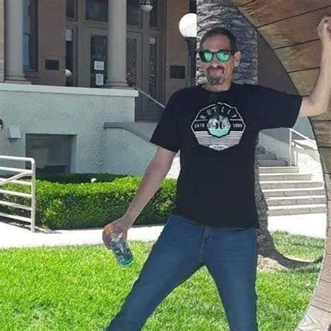 Single Gay Man Looking For Friends Scrolller