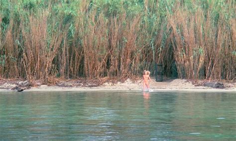 Naked Doris Thomas In Les Sous Dou S En Vacances