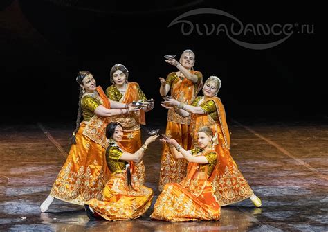 Индийские танцы в школе Divadance СПб Выборгский район