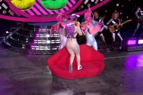 Katy Perry Goes Nude Live At Glastonbury And Sends Fans Into Meltdown Daily Star