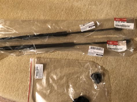 811713F001 Амортизационная стойка капота KIA HYUNDAI | Запчасти на DRIVE2