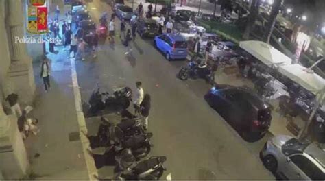 Bari Coppia Gay Insultata Picchiata E Rapinata La Polizia Diffonde Il Video Archivio Biccy It
