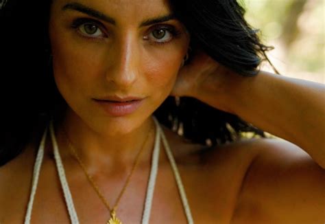 Aislinn Derbez Muestra Su Figura En Bikini