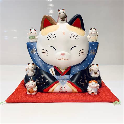 lucky cat maneki neko beckoning cat king meso toys