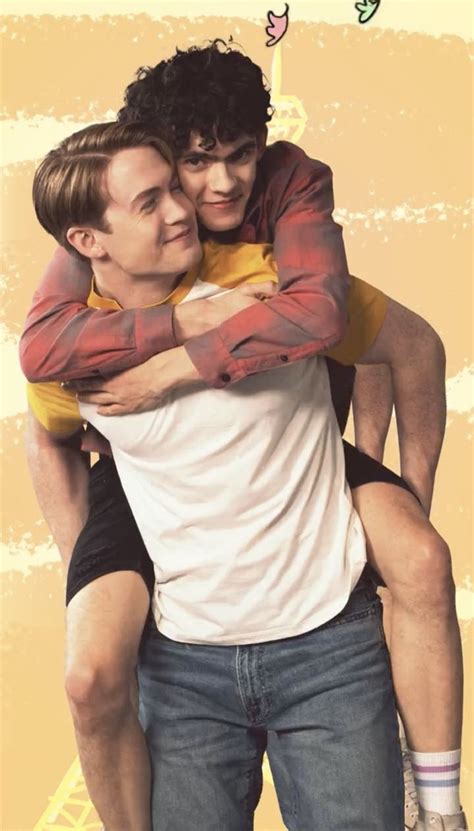 Pin By Leonie Tia On Heartstopper Cute Gay Couples Movie Couples Cute Gay