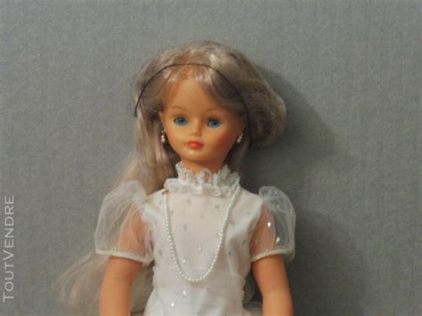 Magnifique cathie de bella poupee blonde yeux bleus en robe à Appoigny Clasf jeux