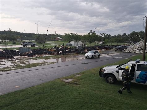 Tormenta Violenta Son Los Heridos Por El Derrumbe De La Carpa En La