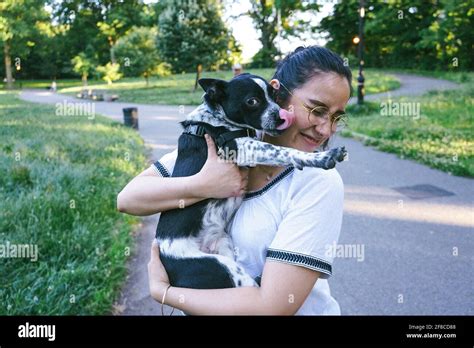 Junge latina Fotos und Bildmaterial in hoher Auflösung Alamy