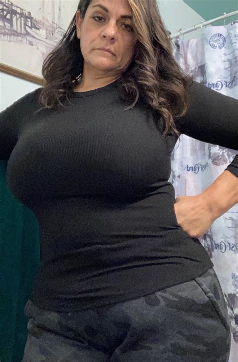 Busty Mature 2busty2hide