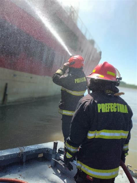 Prefectura Combate Un Incendio A Bordo De Un Buque El Debate