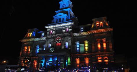 Courthouse lights up Zanesville