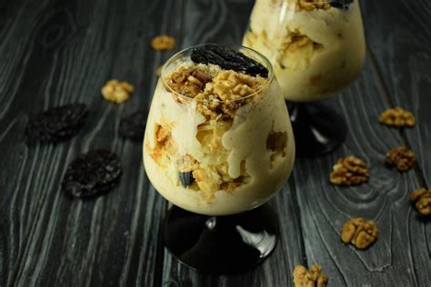 «Чорнослив з горіхами в сметані» — царський десерт за декілька хвилин