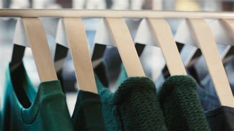 Магнитные вешалки, экономящие место в шкафу