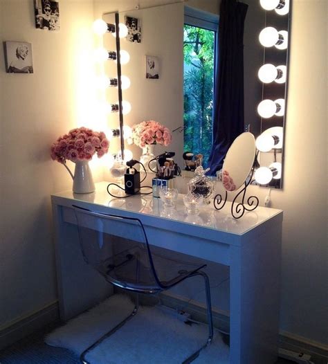 Столик в туалетную комнату (72 фото)