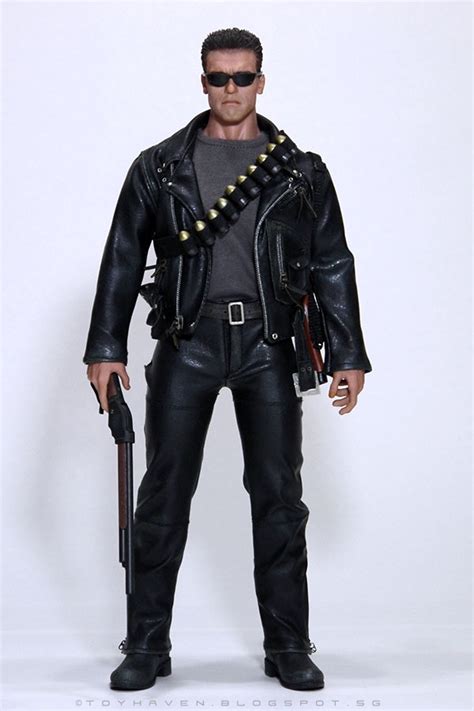 Toyhaven Comparing The Th Arnold Schwarzenegger Inch Figures Released By Hot Toys Plus