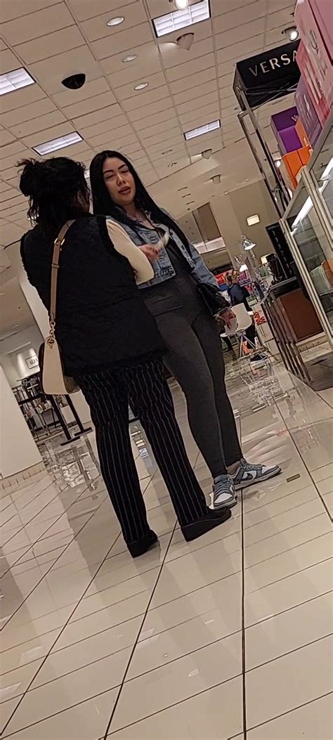 BBL Latina MILF Spandex Leggings Yoga Pants Forum