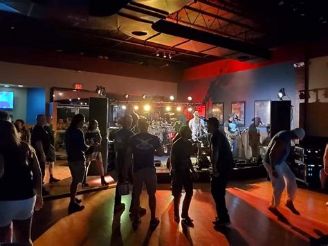 Huddle Up Sports Bar & Grill | Restaurant, Sports Bar, and Live Music