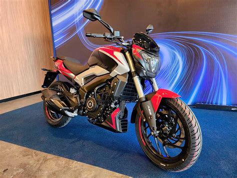bajaj dominar   lancada  brasil por   motoo