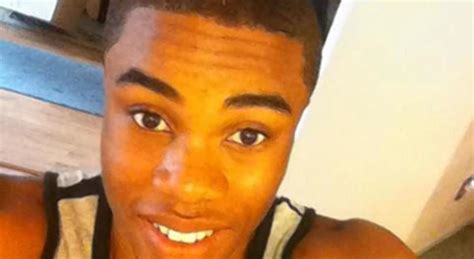 Torna Da Scuola E Confessa Ai Genitori Di Essere Gay Loro Non Lo Accettano E Il Enne Li