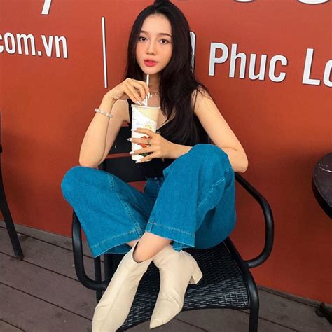 Nữ sinh ĐH Tôn Đức Thắng toàn hot girl em vợ cầu thủ nổi tiếng Gương mặt trẻ ZNEWS VN