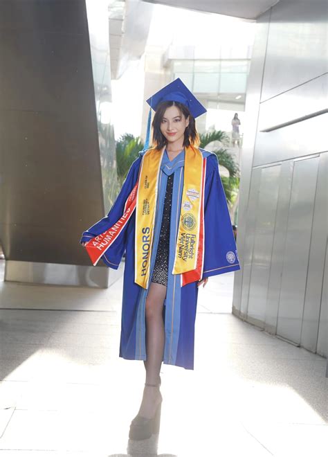 hot girl Gen Z nổi tiếng vì xinh đẹp học vấn khủng và giỏi kiếm tiền Báo Dân trí