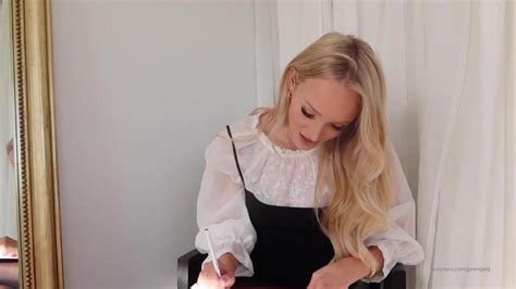 Gwengwiz Striptease And Pussy Fingering Nude Video Porn Videos