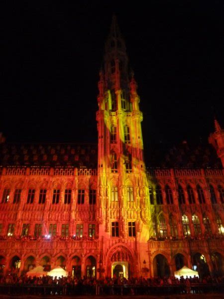 Brussels City Hall @ night with the light show