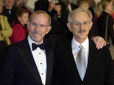 Comedian Tom Smothers of the Smothers Brothers dies at 86 : NPR