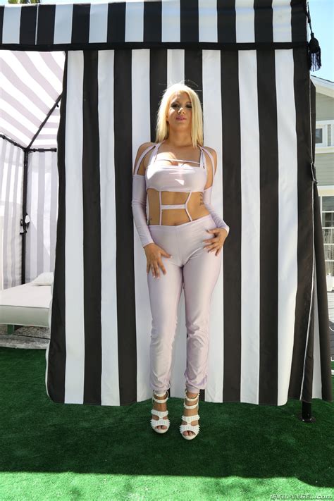 Purple Haired Lesbian Pleases The Blonde Photos Kristina Rose Layla Price MILF Fox