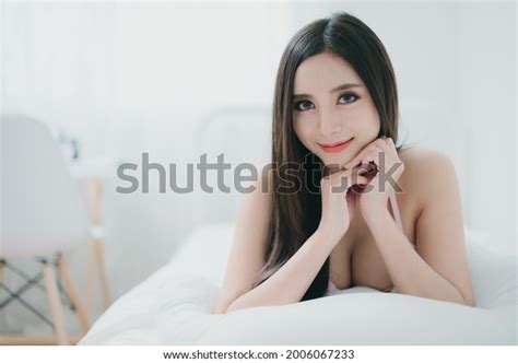 Sexy Beautiful Woman Wearing Pink Lingerie Stock Photo 2006067233 Shutterstock