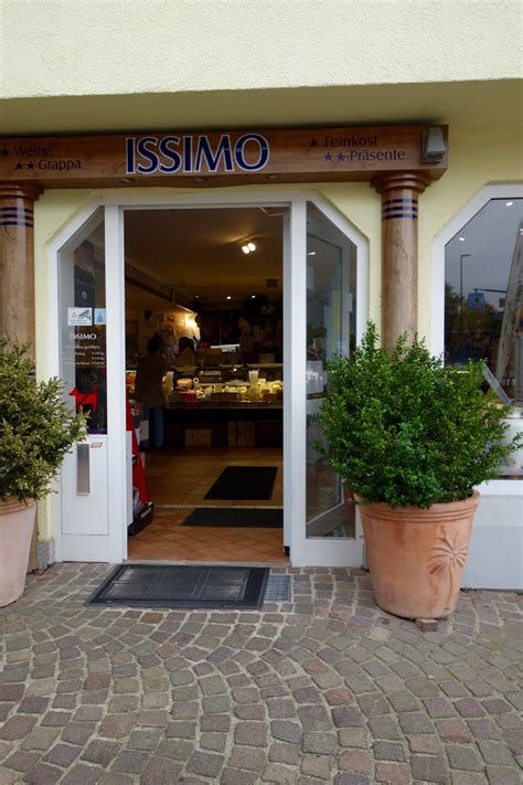 Stroud Is All Over the Place: More Than An Italian Deli: It's Issimo!