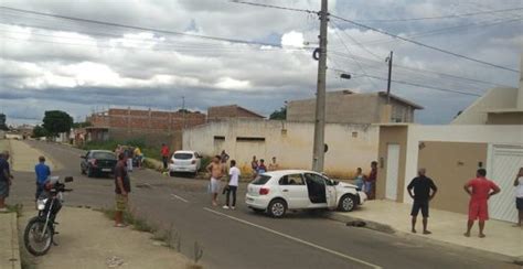 Conquista Acidente Envolve Dois Carros No Bairro Senhorinha Cairo