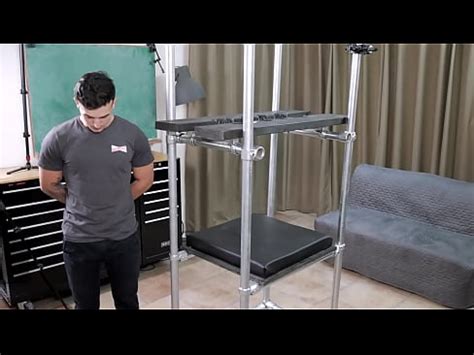Giovane Maschio Maschio Sculacciato In Un Aggeggio Bondage Xvideos