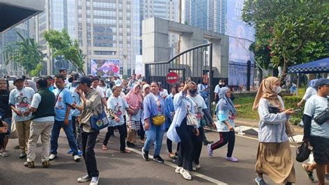 Massa Pendukung Prabowo Gibran Mulai Penuhi GBK Kumparan