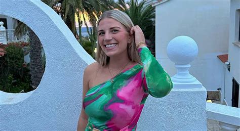 VIDEO Influencer Mayte Bellod Past Lingerie In Samenwerking Een Groot Lingeriemerk