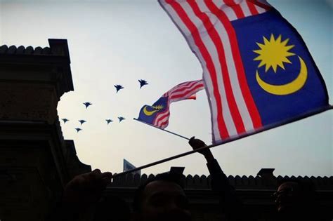 jalur gemilang black and white - Stephanie Sharp