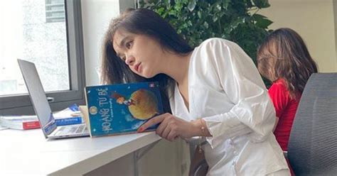 Hot girl đọc sách trong thư viện mang dòng máu Thái Việt Trung bị chụp lén vạn người mê