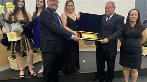 Prefeita de Ubatuba SP recebe título de cidadã ubatubense