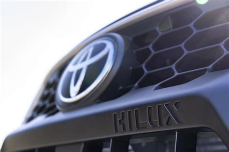 Hay una nueva Toyota Hilux híbrida y con cambios en el diseño