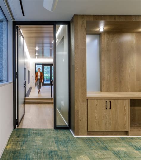 Skender Completes Chicago Office Tower Renovation — Valerio Dewalt Train