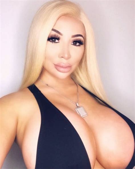 Blonde Bimbo Porn Pic