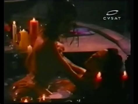 Grandes y bellas tetas y acción de lesbianas en la ducha XVIDEOS