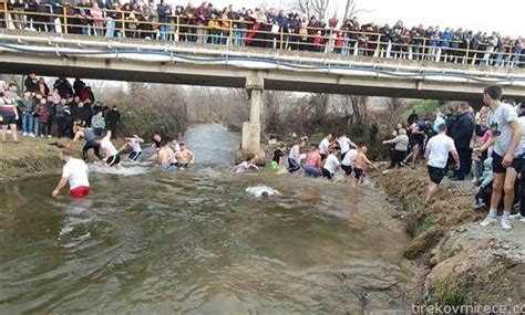 Во Општина Чашка на шест места се фрлаше крстот на Водици (фото)