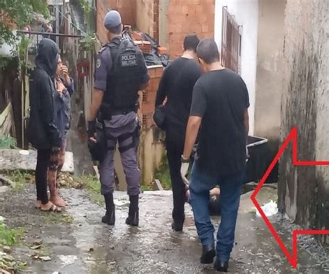 Notícias NOTÍCIA URGENTE IMAGENS FORTES Homem é assassinado